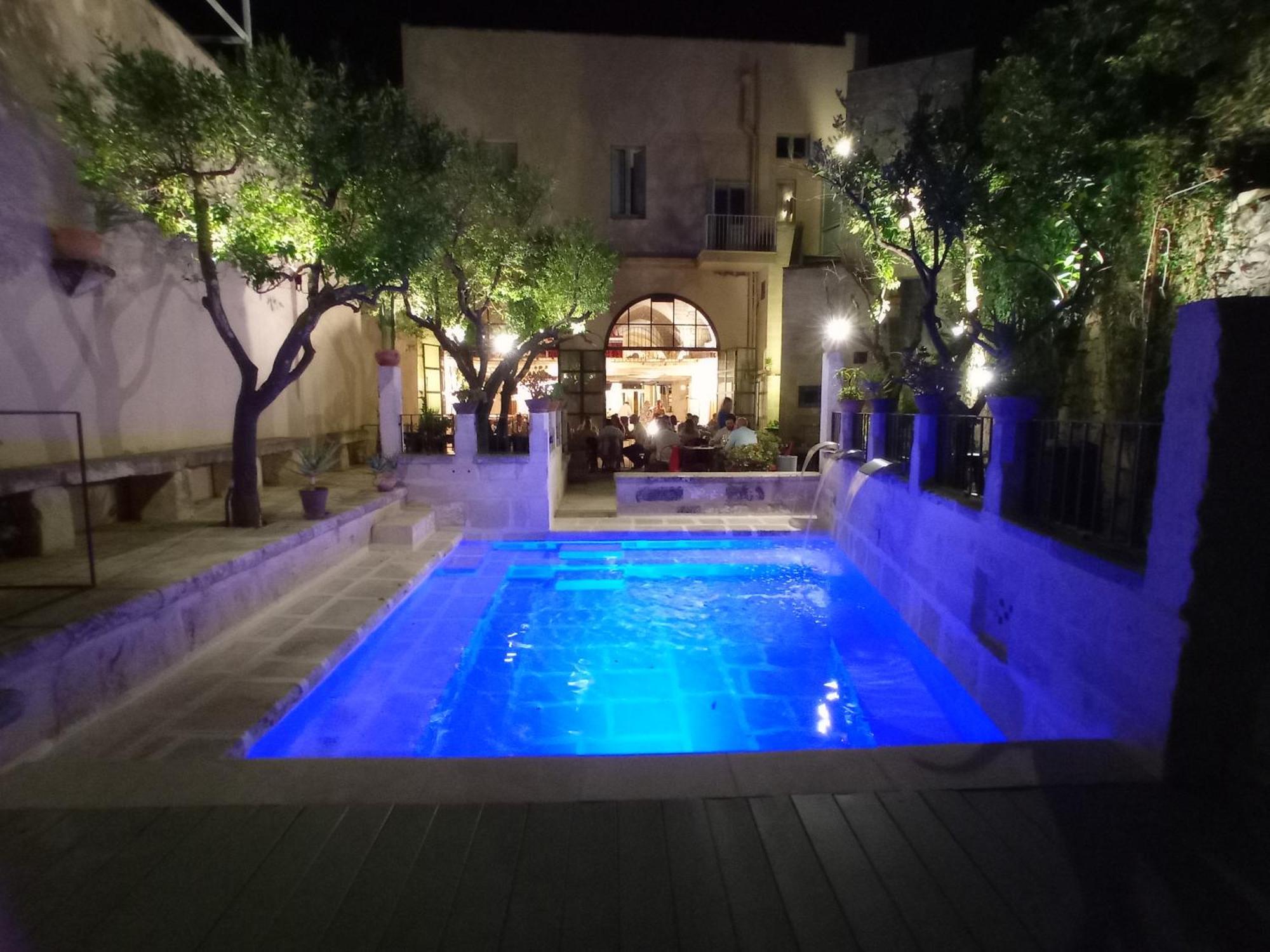 Palazzo Mandurino Luxury Relais Bed and Breakfast Zollino Exteriör bild